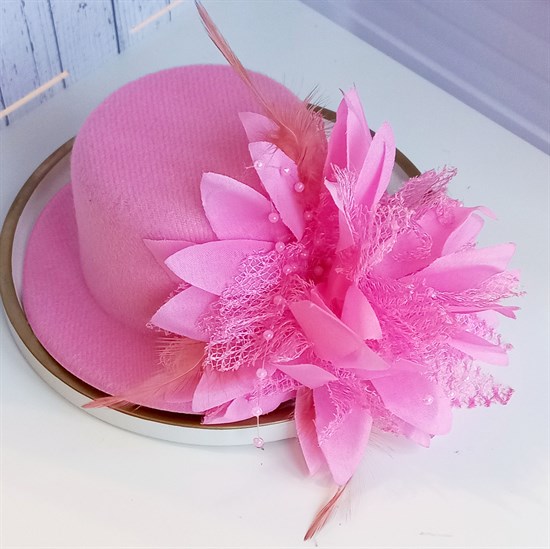 Шляпка-заколка из фетра с цветком, розовая - фото 10034