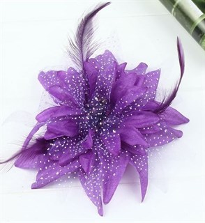Цветок на заколке с белыми крапинками, фиолетовый