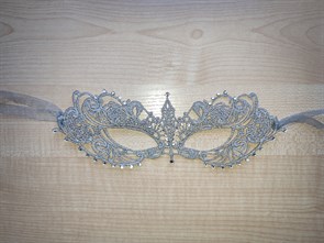 Карнавальная венецианская маска со стразами, серебристая