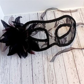 Ажурная маска с цветком, черная