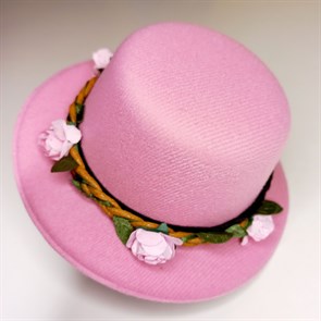 Шляпка-заколка светло-розовая с розовыми розочками