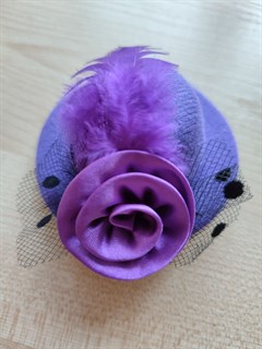 Мини - шляпка на одной заколке, фиолетовая, диаметр 8 см