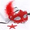 Маска ажурная на твердом каркасе с перьями, красная - фото 11530