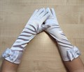 Детские перчатки атласные длинные с бантиком, белые - фото 4973
