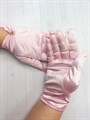 Перчатки с бусиной атласные взрослые, розовые - фото 7330