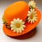 Шляпка-заколка оранжевая и светло-желтые ромашки - фото 9798