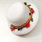 Шляпка-заколка белая с красными розочками - фото 9810